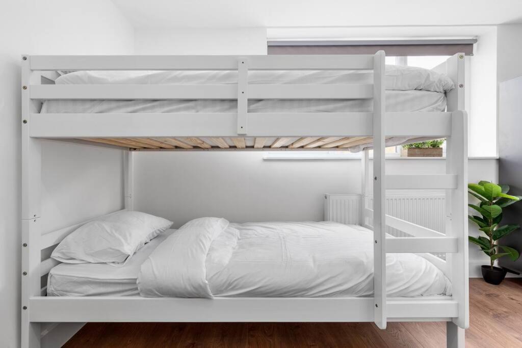 Sleep 8 Eye Wrf Apartment London