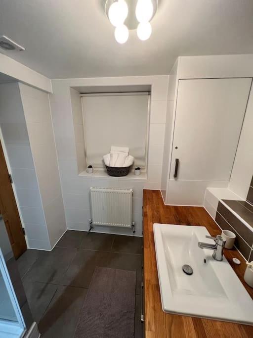 Specious In Bayswater * London