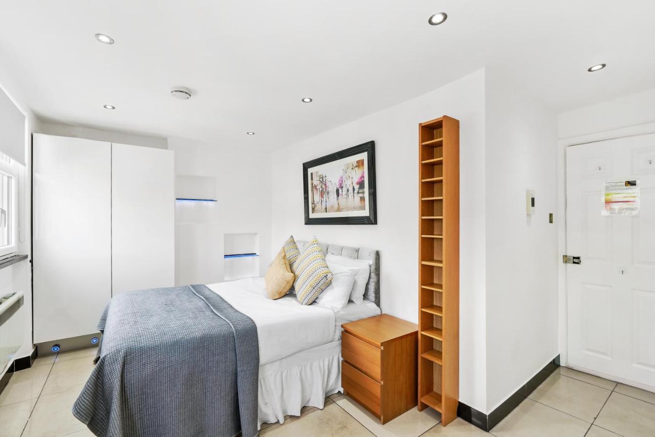 Baker Street Apartment *