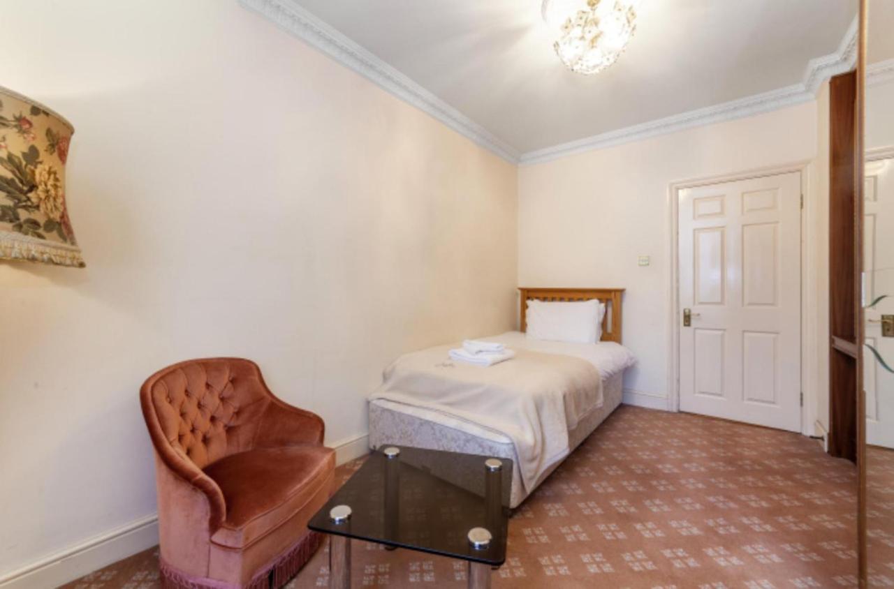 Apartment Large 3 Bed In Kensington Gardens London