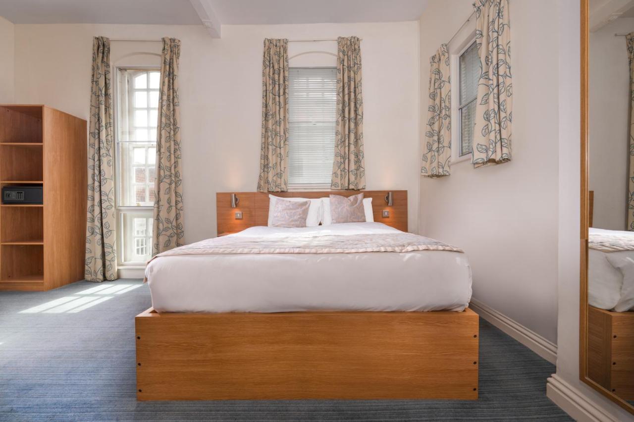 Fox Connaught London