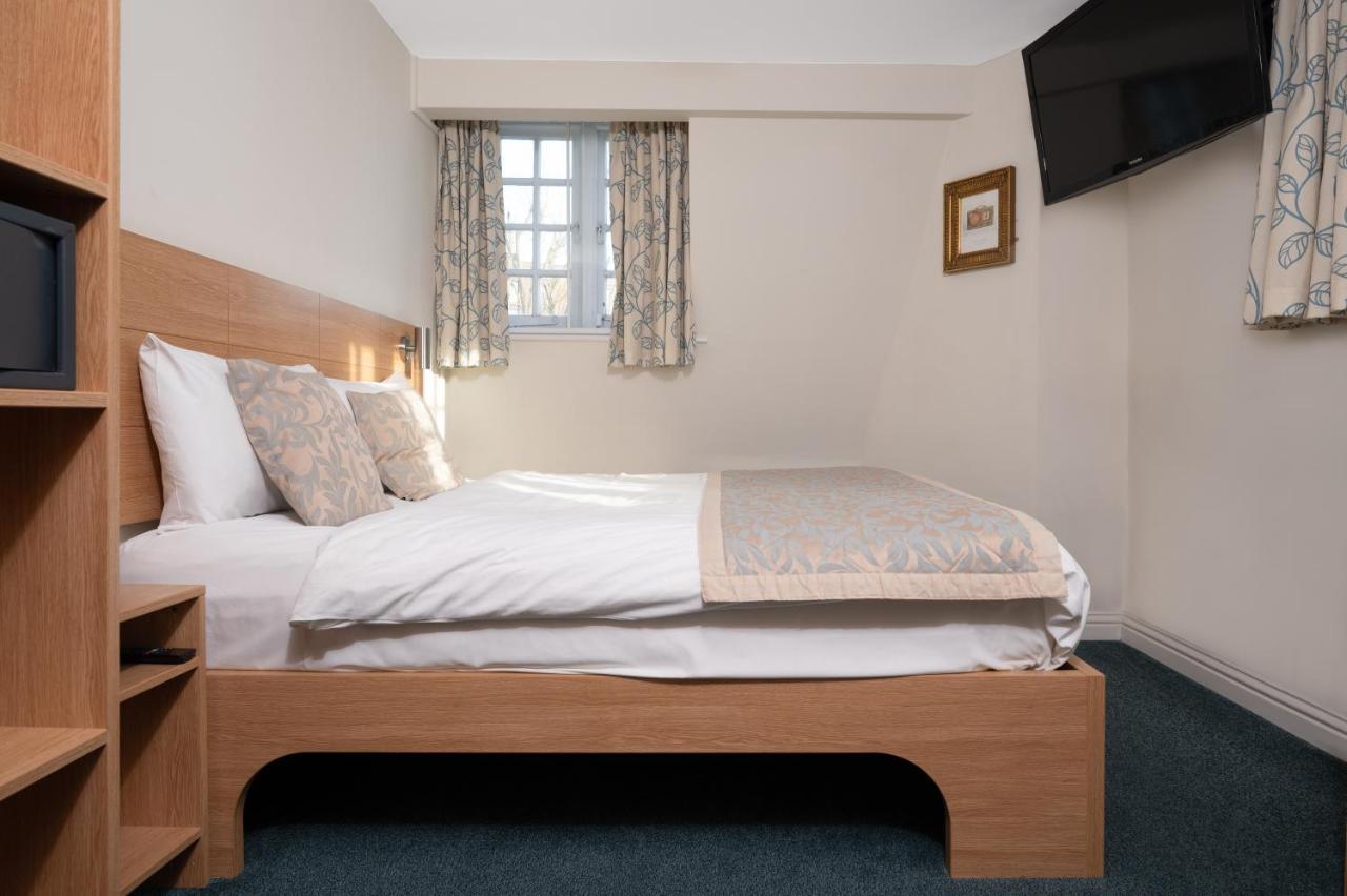Inn Fox Connaught 3*