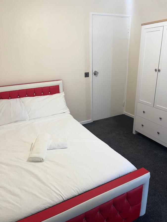Stunning 3 Bedroom Property- Large Homestay