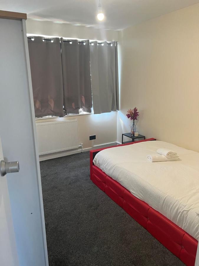 Stunning 3 Bedroom Property- Large Homestay
