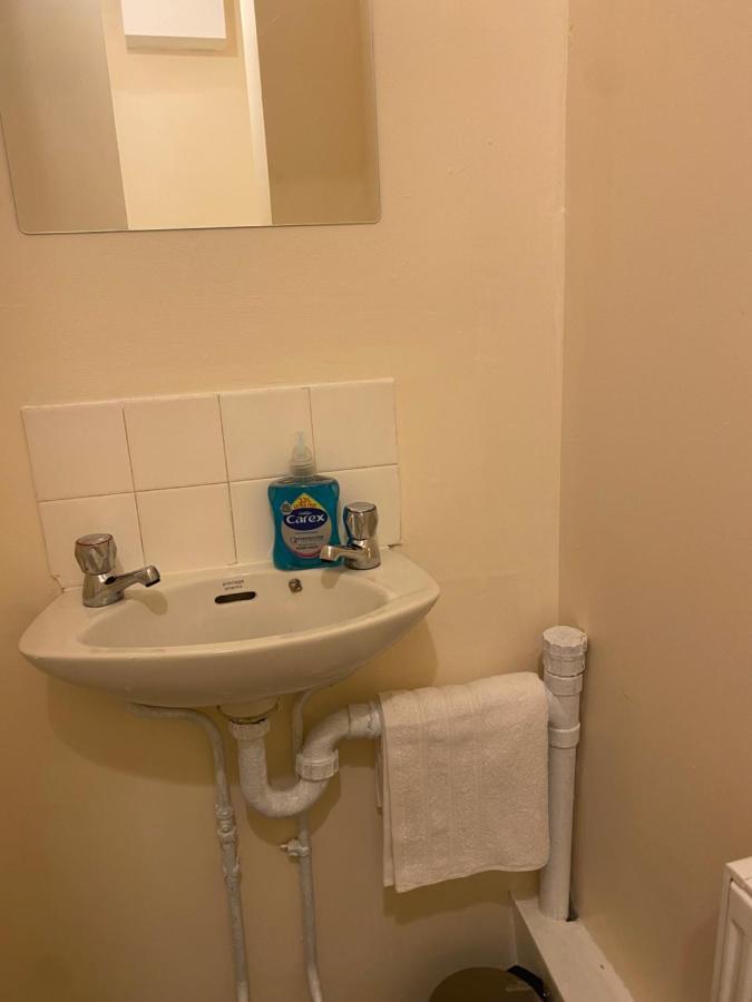 Homestay Stunning 3 Bedroom Property- Large