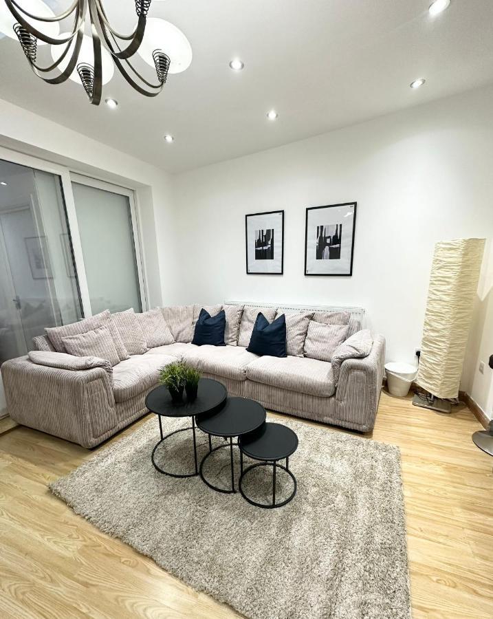 Charm - Comfortable In Spacious House Holiday home