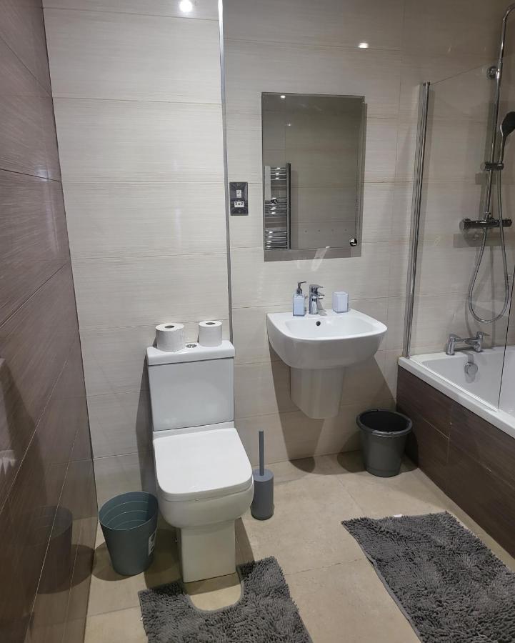 Apartamento 2 Bedrooms 2 Baths, 3 Toilets Excel And City Airport O2 Sleeps Up To 5, Londres