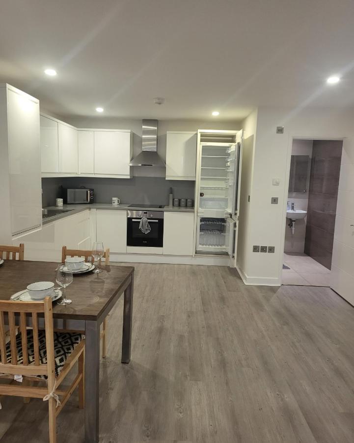 2 Bedrooms 2 Baths, 3 Toilets Excel And City Airport O2 Sleeps Up To 5, Apartamento *