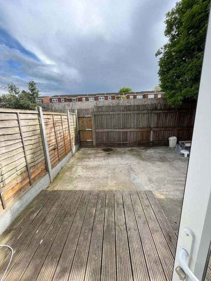 1bd Flat With Patio - 5 Min To Airport *