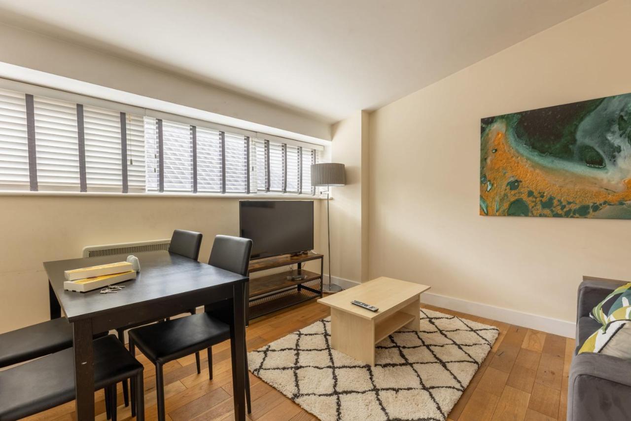 Modern 1 Bed Attic In Brixton