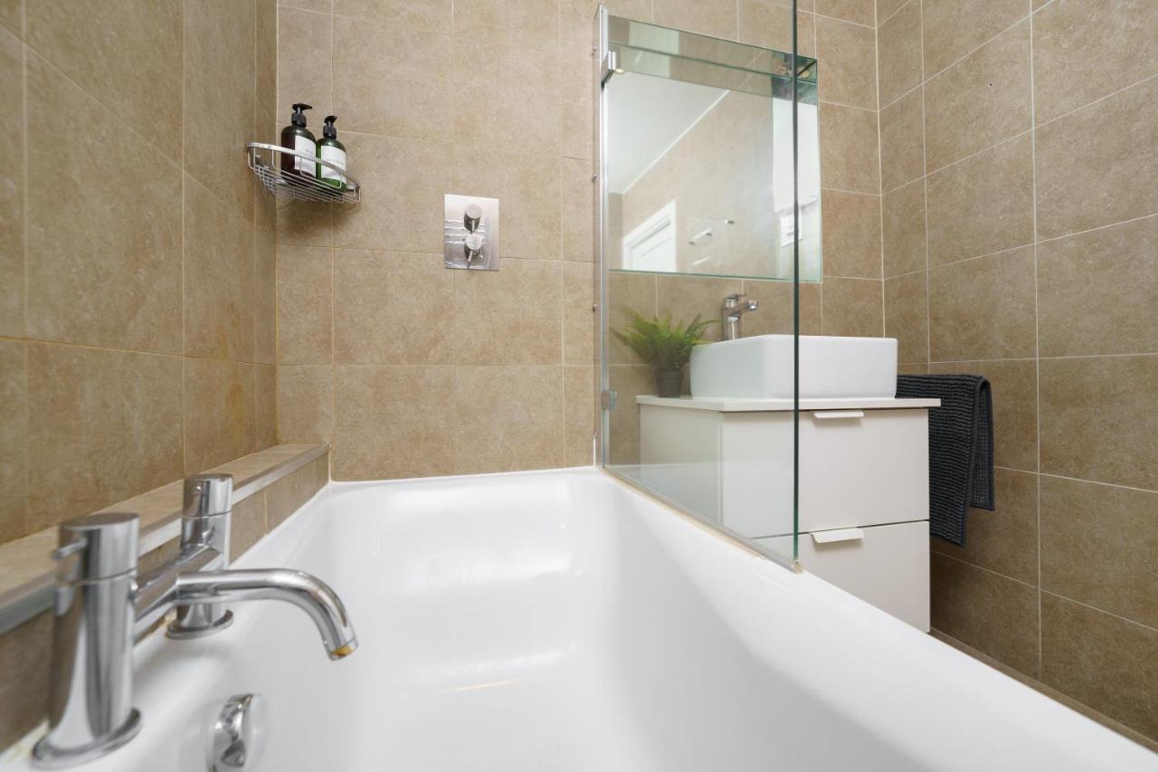 Huge & 3 Bedr, 4 Beds, Covent Gdn * Londen
