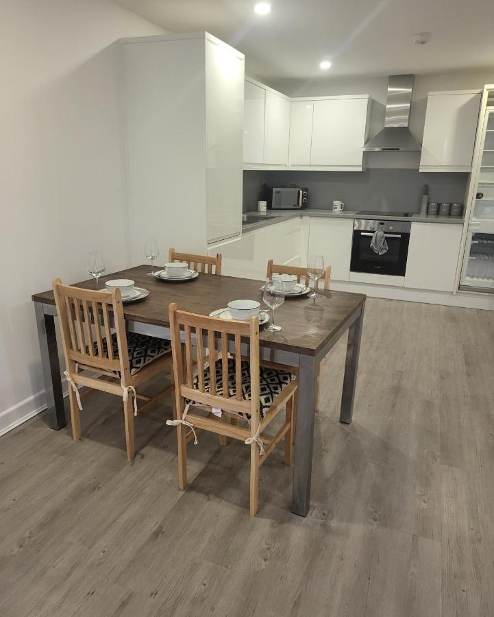 2 Bedrooms 2 Baths, 3 Toilets Excel And City Airport O2 Sleeps Up To 5, Apartamento