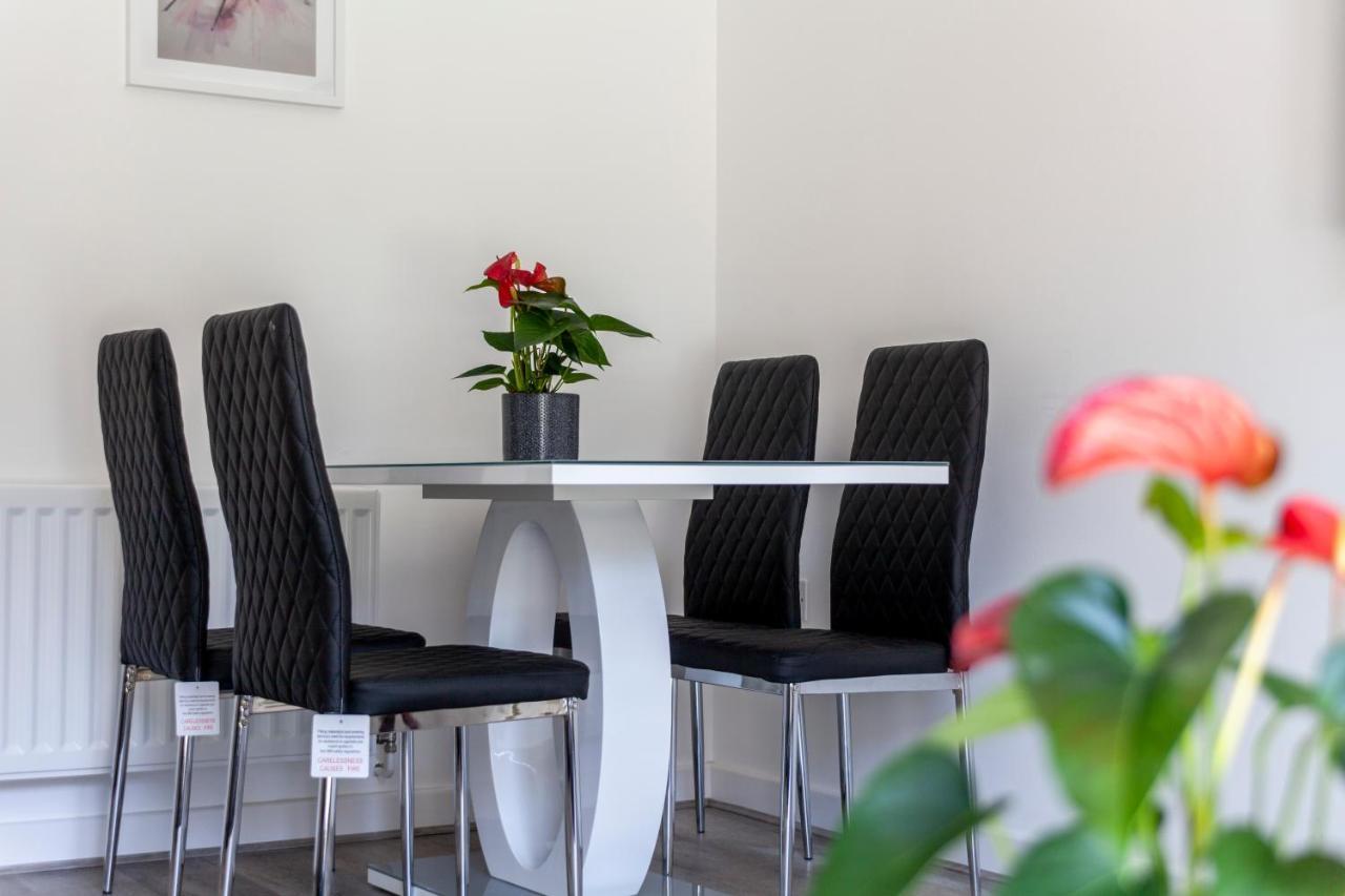 Bright 2 Bdr House Wgarden & Parking, Greenwich * Londen