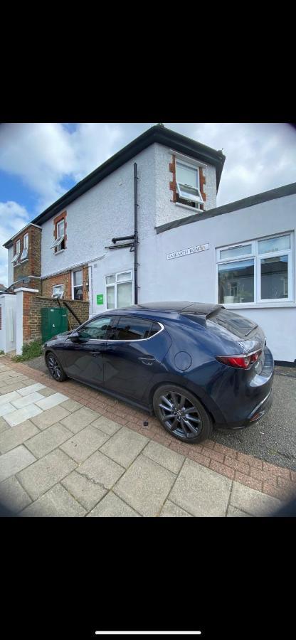 Apartment Cosy 1 Bed With Free Parking Close To Underground Station Zone 2 For Quick Access To Up To 5 Guests *