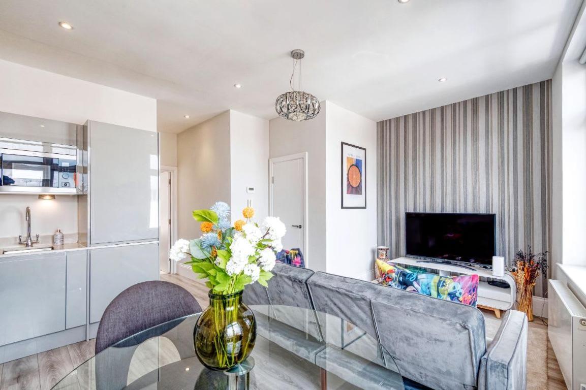 Vakantiehuis Elegant 1 Bed Apartment- Hampstead Village *