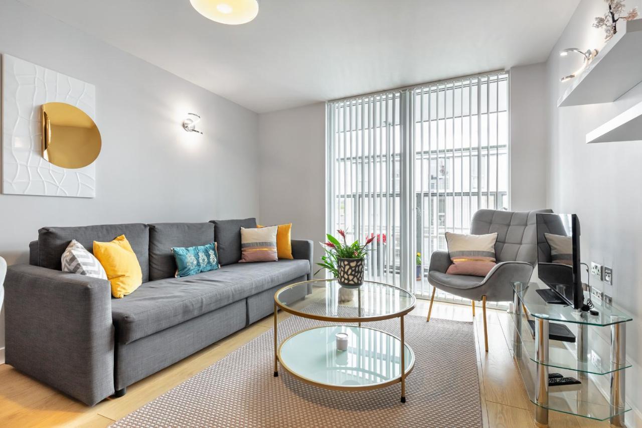 Stunning With Underground Parking! Apartamento