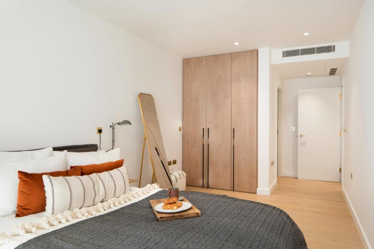 Modern At Enclave Located In Central Londres