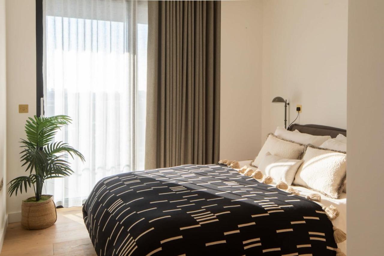 Modern At Enclave Located In Central Londres