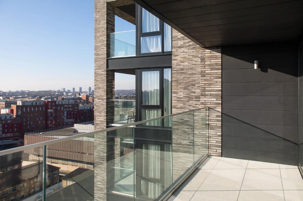 Modern At Enclave Located In Central Londres