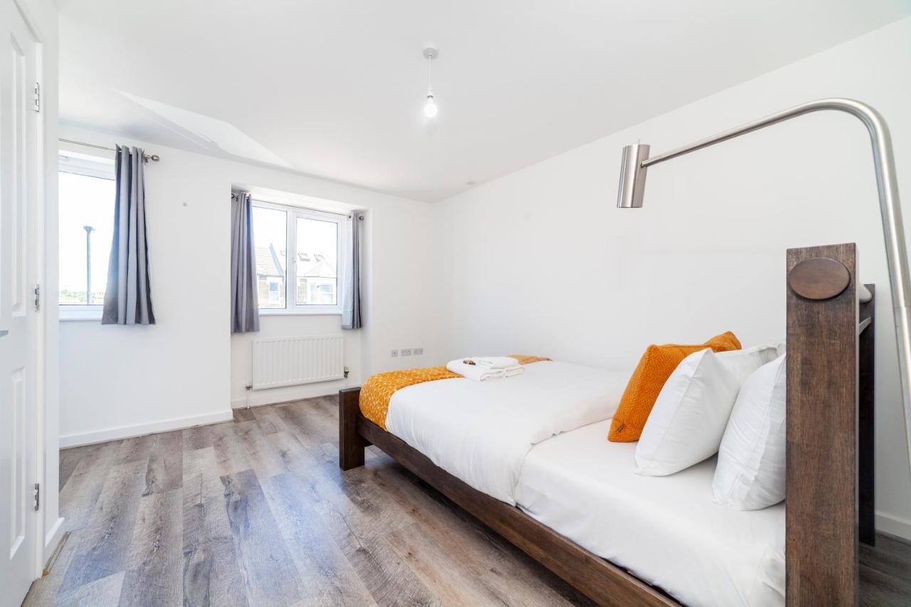Bright 2 Bdr House Wgarden & Parking, Greenwich * Londen