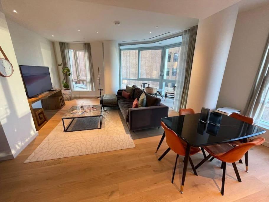 Apartment Luxury 3 Bed 3 Bath In Central