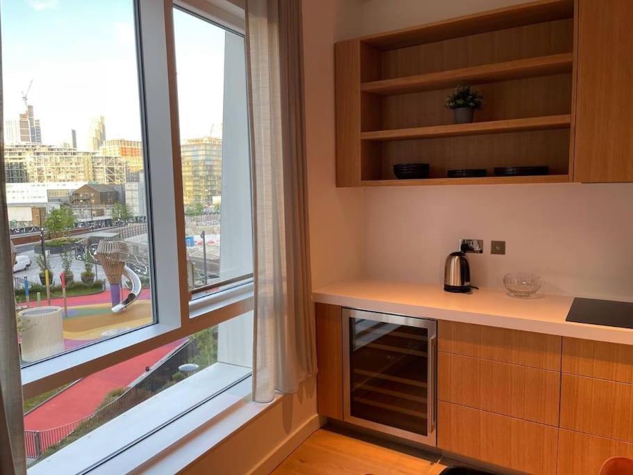 Luxury 3 Bed 3 Bath In Central Apartment