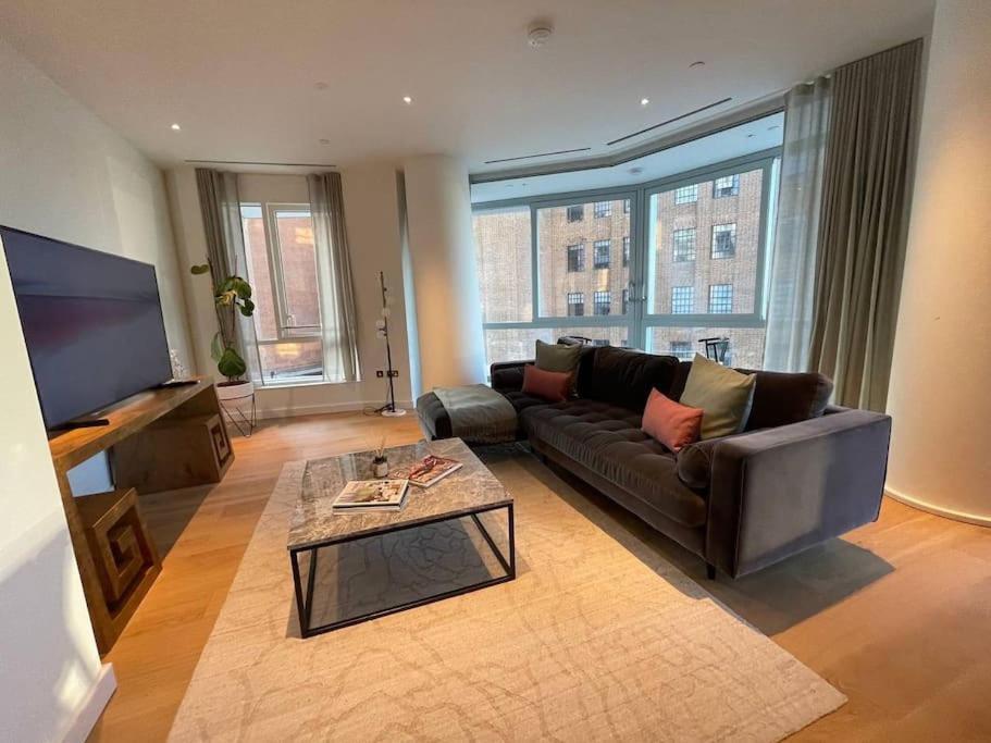 Luxury 3 Bed 3 Bath In Central Apartment London