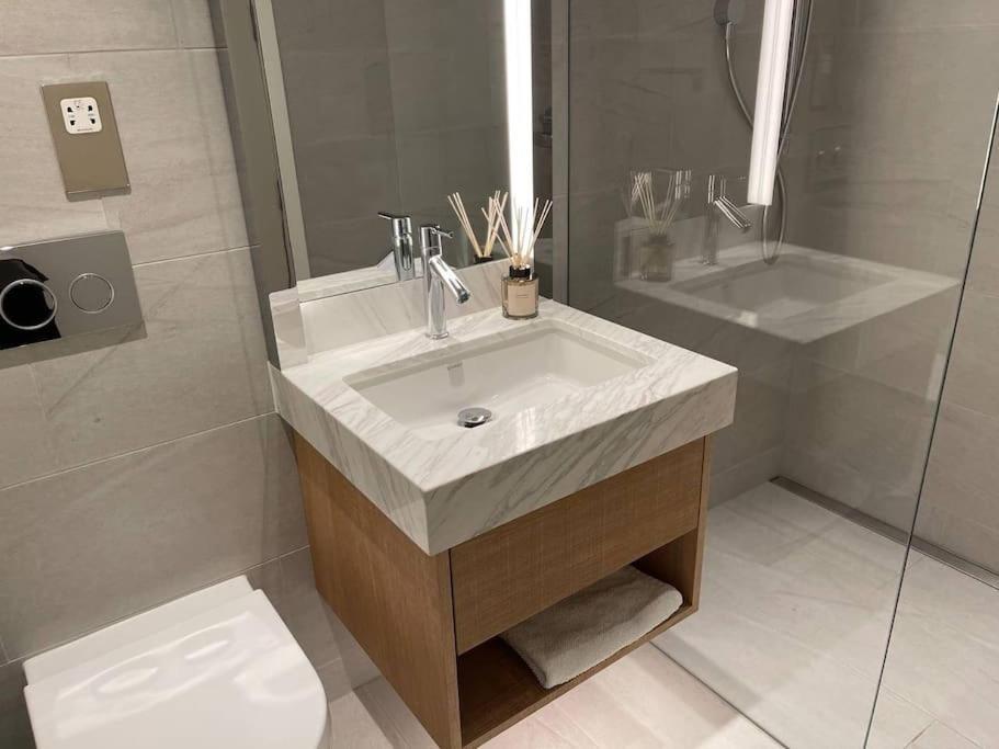 Luxury 3 Bed 3 Bath In Central London
