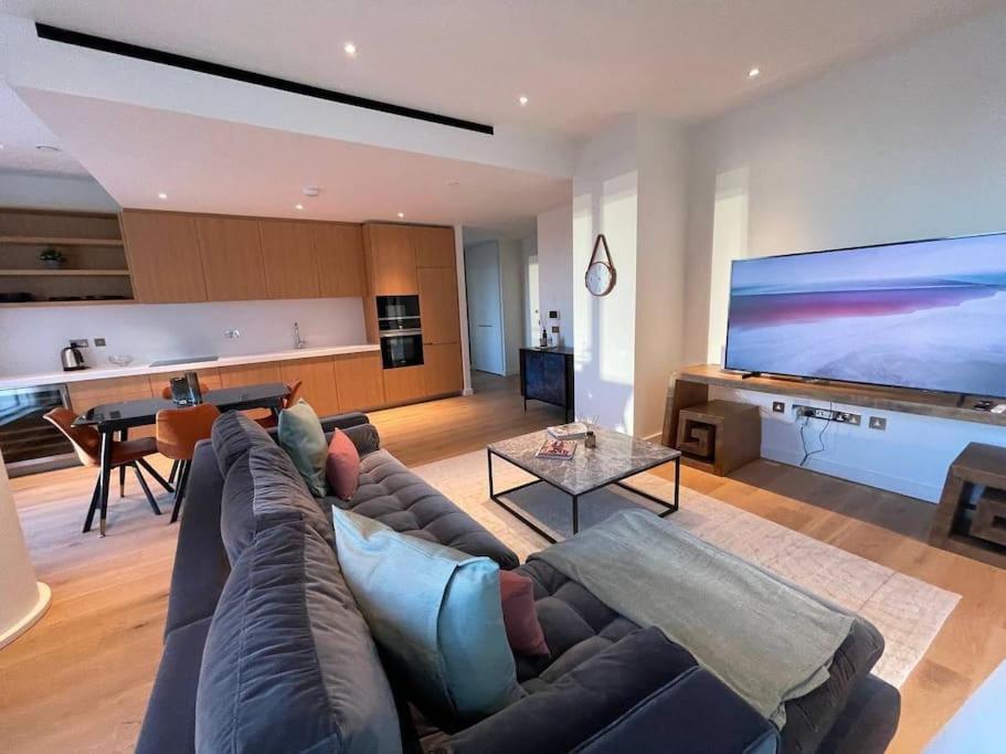 Apartment Luxury 3 Bed 3 Bath In Central *
