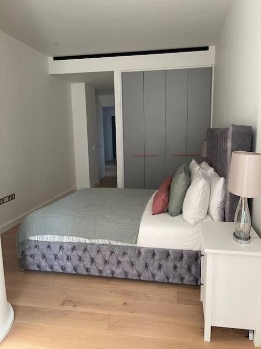 Appartement Luxury With Ac By The River Londen