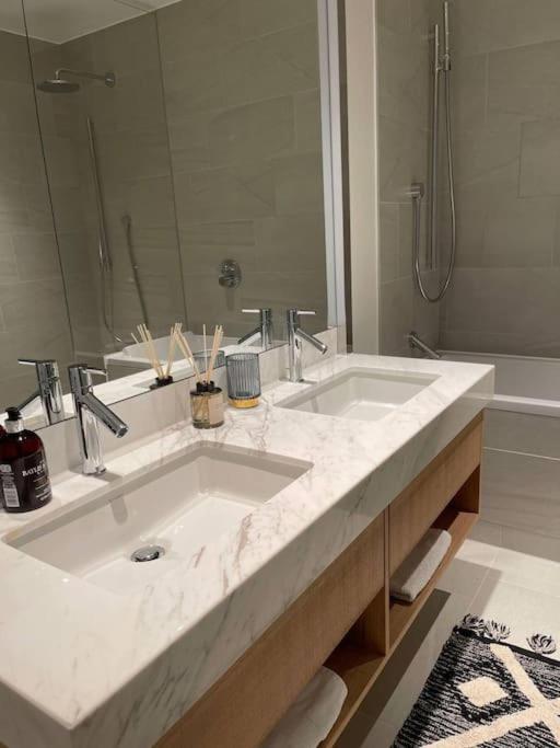 Appartement Luxury With Ac By The River Londen