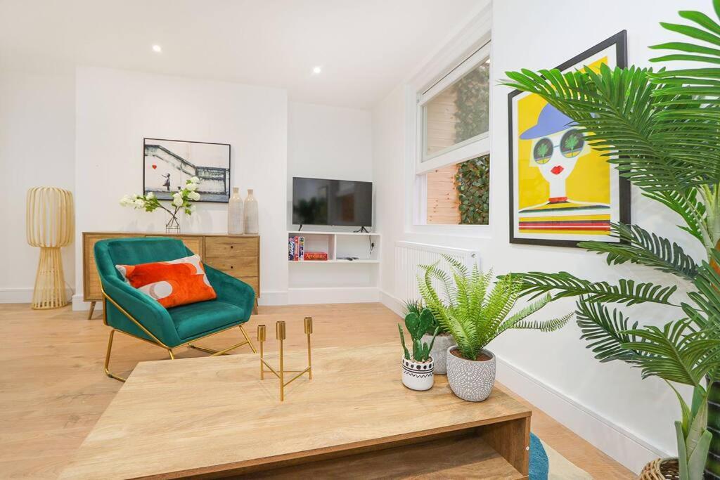 The Secret, 1 Bed Flat With Patio - Zone 2 Appartement *