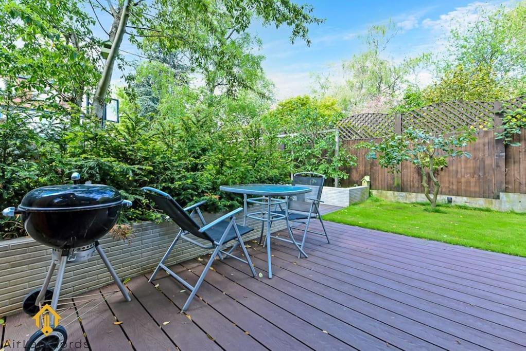 Charming Modern Chic Pad Summer House London