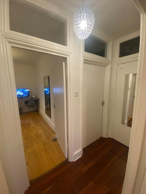 Camberwell Central: 2-bedroom Flat With Excellent Connections Apartment London