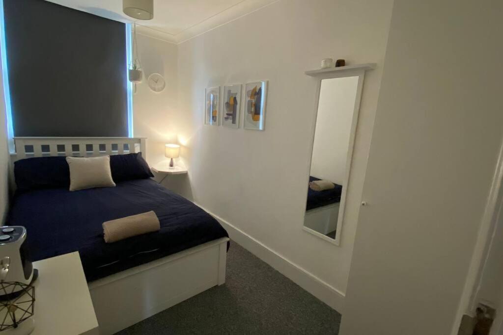 Camberwell Central: 2-bedroom Flat With Excellent Connections