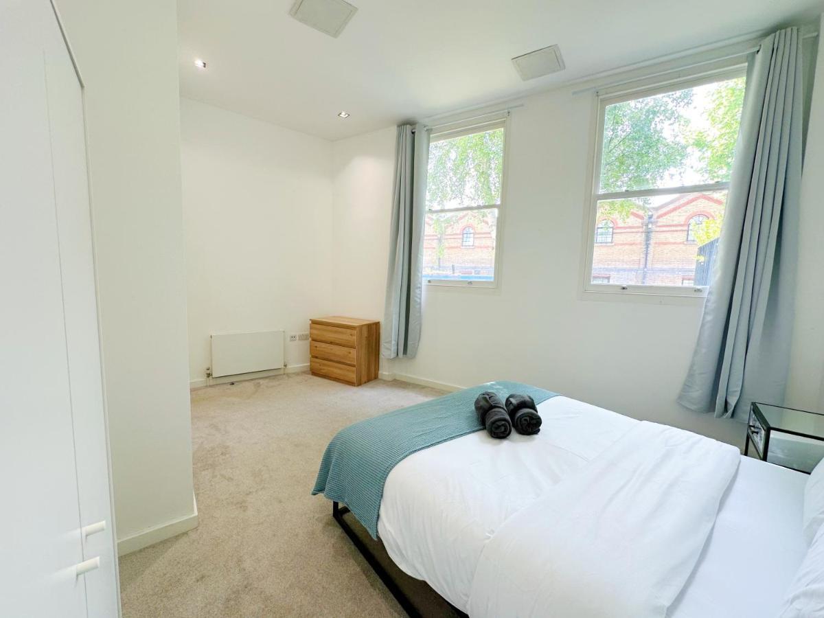 Portobello Dock Canalside Apartment