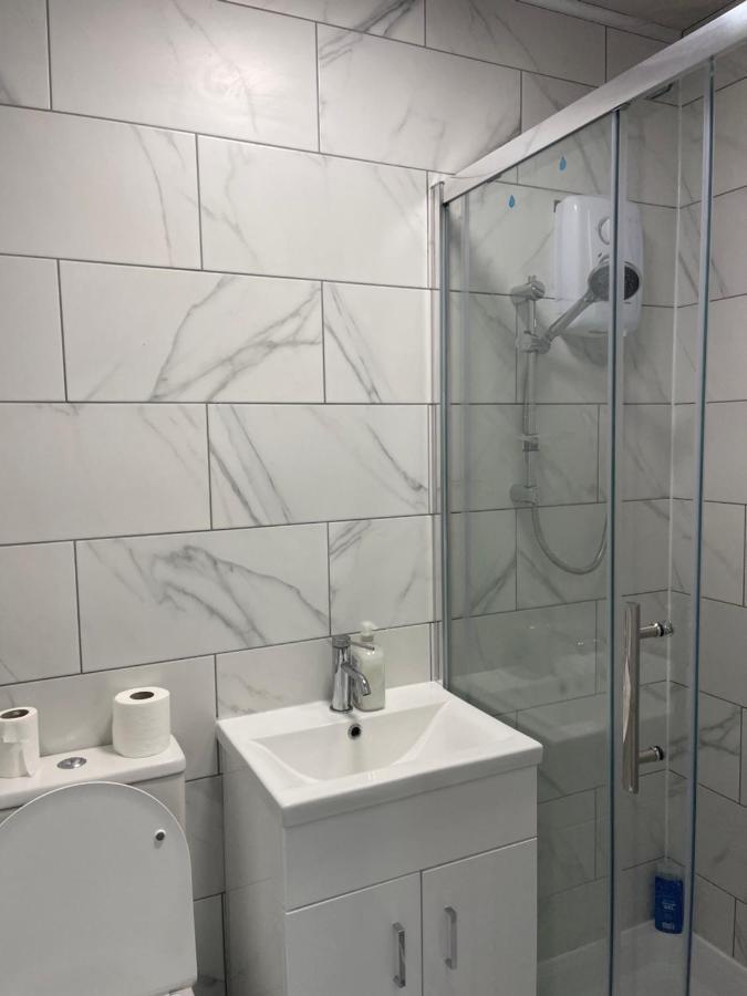 East Self Check In Apartment London