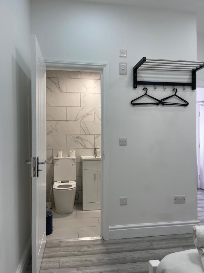 Apartment East Self Check In London