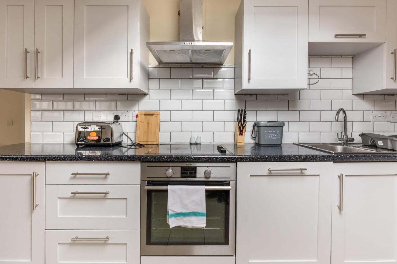 Modern 1 Bed Attic In Brixton *