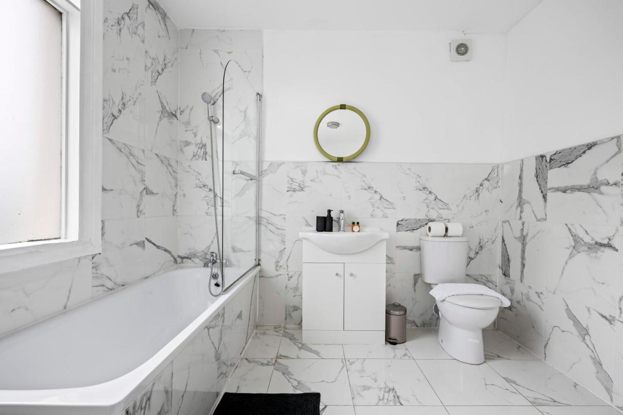 Holiday home Parea Living - Hackney, 4-bedroom Victorian House W Big Garden London