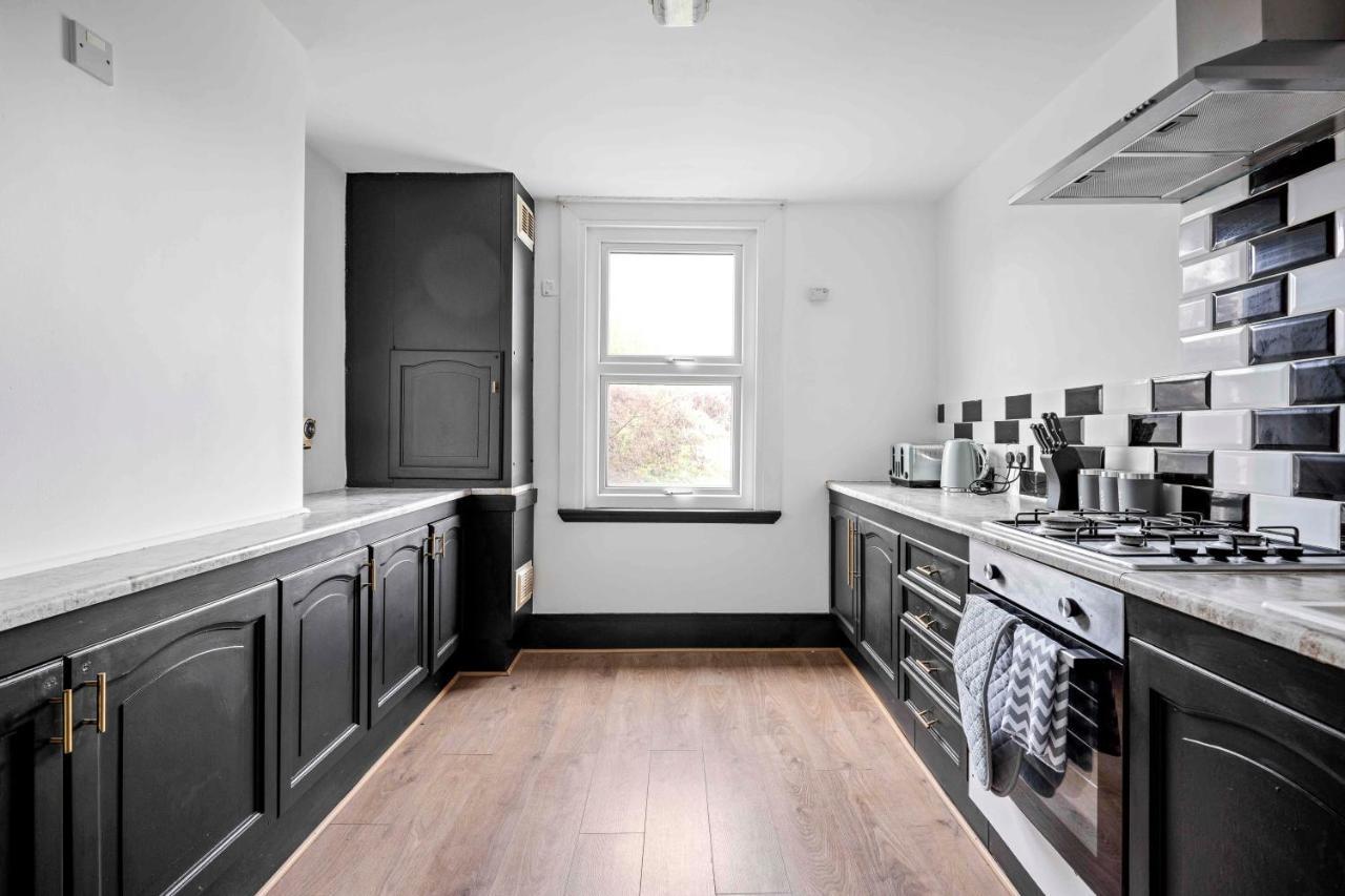 Parea Living - Hackney, 4-bedroom Victorian House W Big Garden Holiday home *