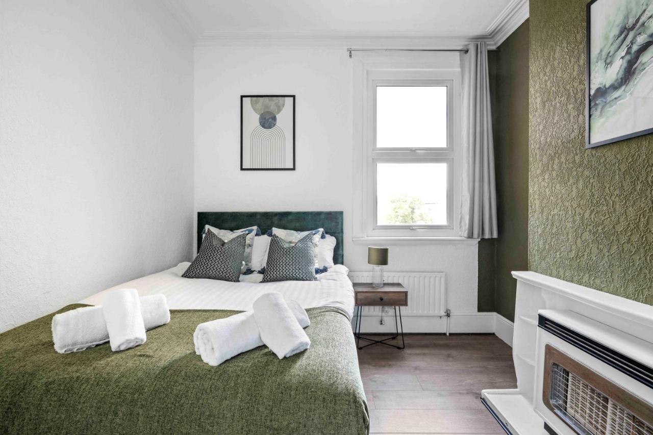 Parea Living - Hackney, 4-bedroom Victorian House W Big Garden Holiday home London