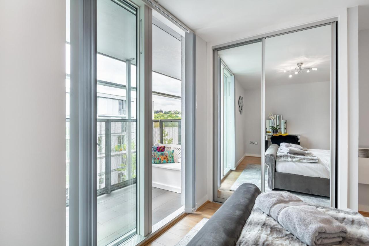 Stunning With Underground Parking! Appartement Londen