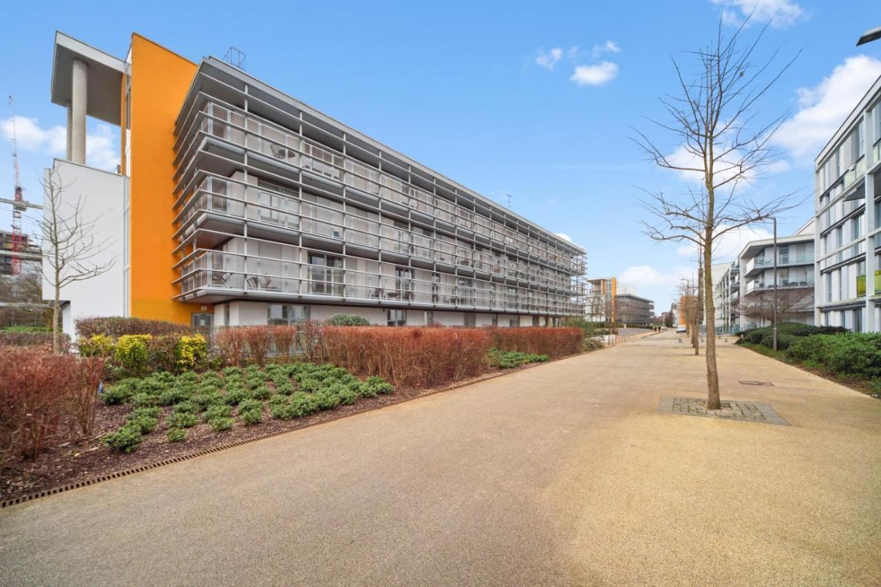 Appartement Stunning With Underground Parking! Londen