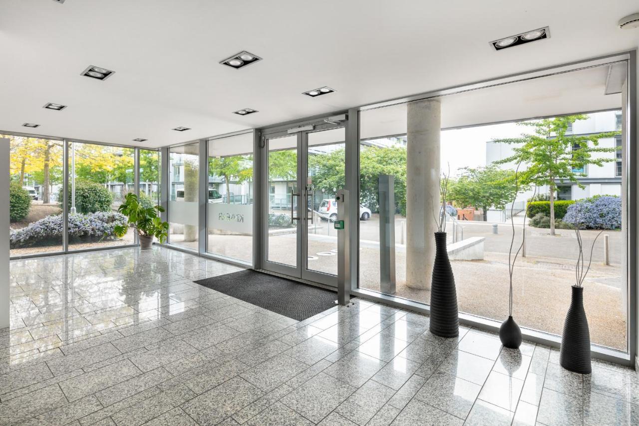 Appartement Stunning With Underground Parking! Londen