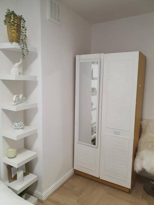 2 Bedroom Flat In Vauxhall, Apartment