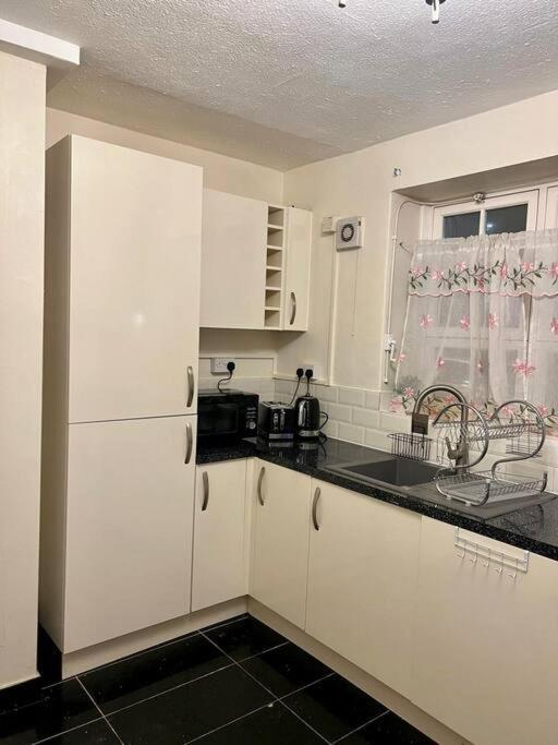 2 Bedroom Flat In Vauxhall, Apartment *