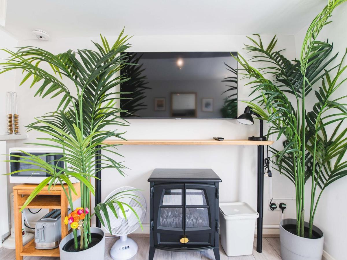 Appartement Pass The Keys - Stylish & Cozy Close To Hyde Park Londen