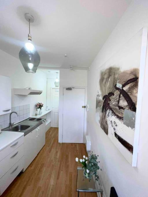 Private Studio Flat Close To Central With Smart Tv And Workspace * London