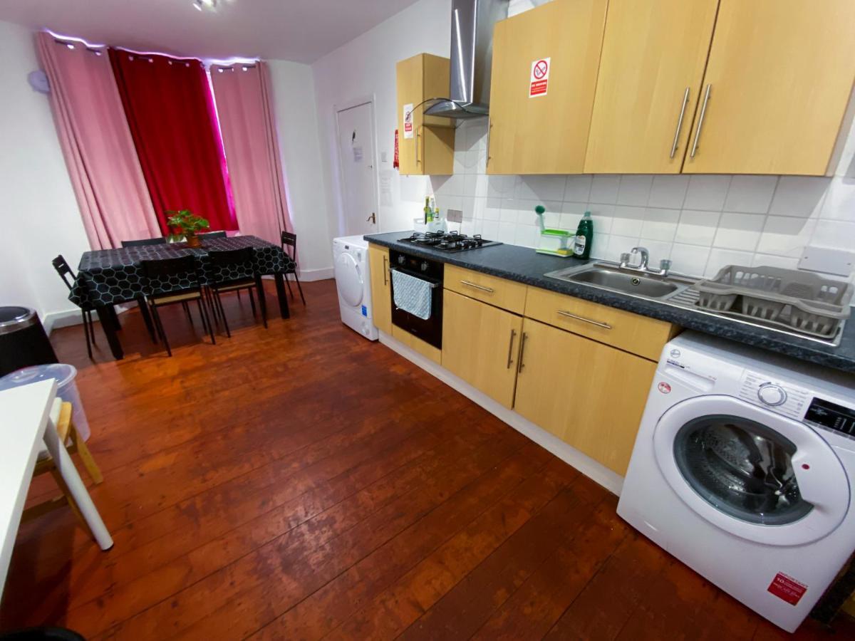 4 Bedroom House Parking & Garden Near Central * Londres